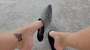www.myprettyfeet8.com - Dangling Flats for YOU thumbnail