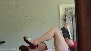 www.myprettyfeet8.com - Spycam Slipper Dangle thumbnail