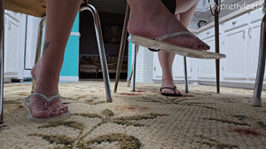 www.myprettyfeet8.com - Unaware Giantess in the Kitchen Ami Mercury Maleka thumbnail